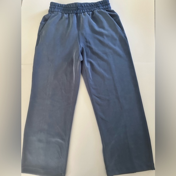 Lululemon Softstreme High-Rise Straight-Leg
Cropped Pant Size 4 - Picture 6 of 13